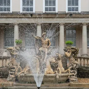 Pass The Keys Stylish Grade Ii Listed House Holiday home Cheltenham